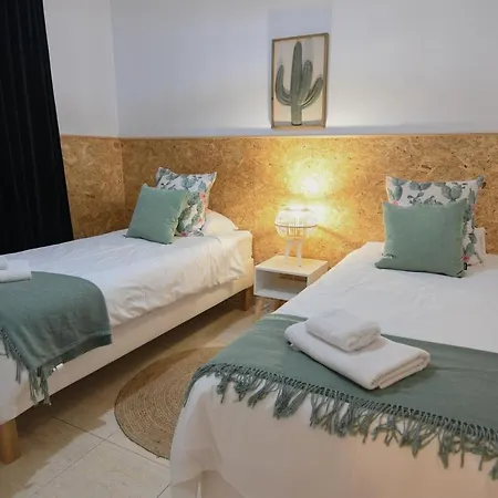 Near The - 3bed - 2bath - Wifi Apartment